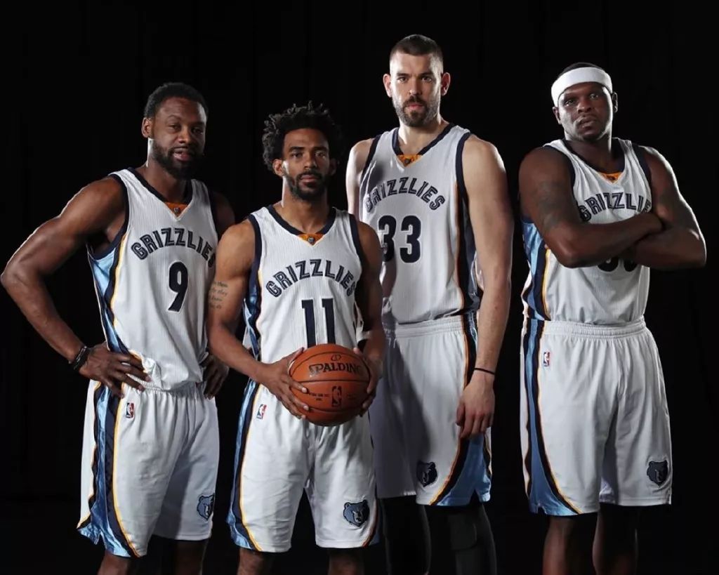 力压贝林、费尔明等4人，莫莱罗蝉联西甲月最佳U23球员（压过贝林、费尔明等四人，莫莱罗连庄西甲月度U23最佳）