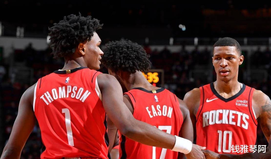 欧冠之夜法国海外球员表现：萨利巴尝试后腰，乌帕决定性（欧冠之夜法国留洋球员观察：萨利巴客串后腰，乌帕发挥决定性作用）