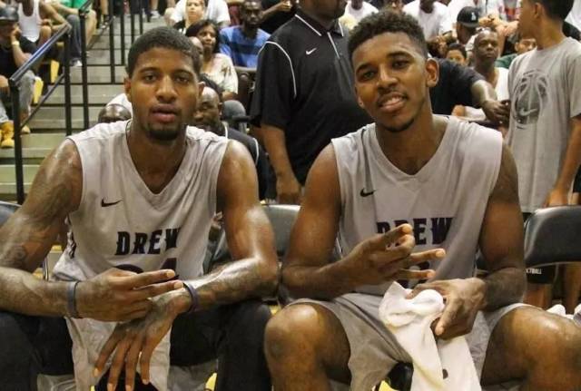 自称海牛翻译的用户：海牛不欠兰克尔-泽工资，还给他预支钱（自称海牛翻译者：海牛未欠兰克尔-泽薪资，并已预支款项）