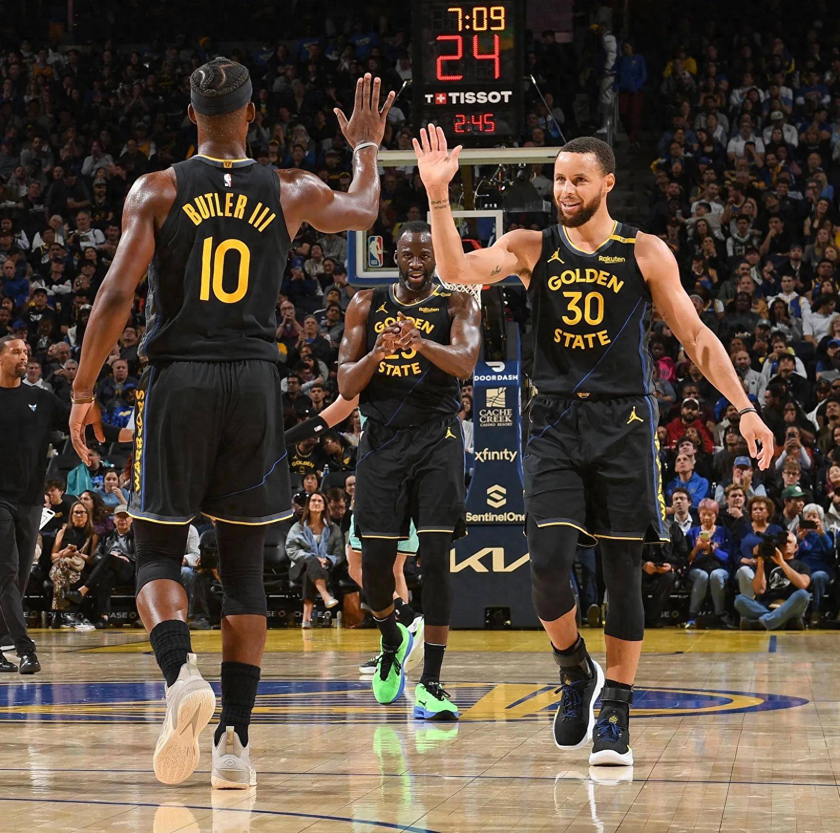 法甲半场：隆吉耶破僵，客队三中门框，梅斯暂0-1雷恩（法甲半场：隆吉耶先拔头筹，客队三次中框，梅斯暂以0-1落后雷恩）