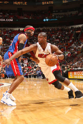 西甲战报：亚马尔传射，奥尔莫双响，巴塞罗那3-1阿拉维斯（西甲：奥尔莫梅开二度，亚马尔传射，巴萨3-1力克阿拉维斯）