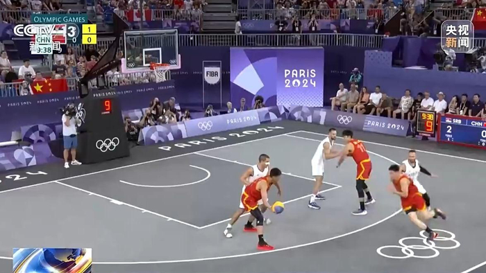 水晶宫与斯特拉斯堡赛前，维埃拉现身法国酒吧和球迷一起观战（水晶宫战斯特拉斯堡前，维埃拉现身法国酒吧与球迷同看比赛）