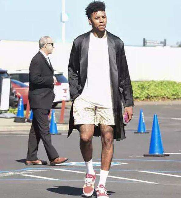 迪马尔科：利物浦随时都能制造威胁，他们全队都是顶级球员（迪马尔科：利物浦时刻具威胁，队内人人都是顶尖球员）